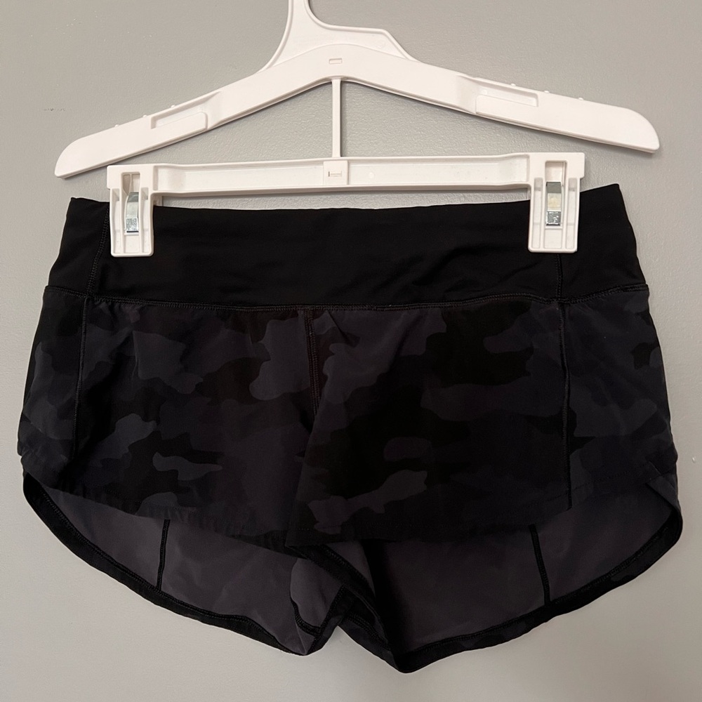 🍋 LuluLemon 2.5in Speed Up Shorts